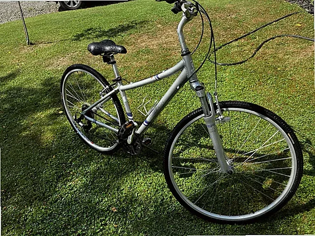 Raleigh Route 3.0 Hybrid Bike Silver 17in Aluminum Frame 700C 21-Speed V-Brake